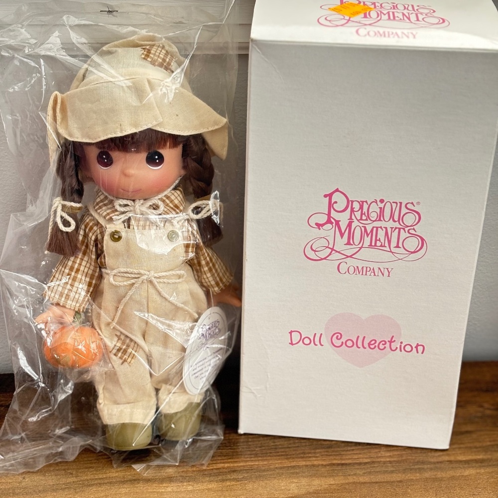 NIB RARE Precious Moments Monthly NOVEMBER Doll Fall Scarecrow Collectible NEW
